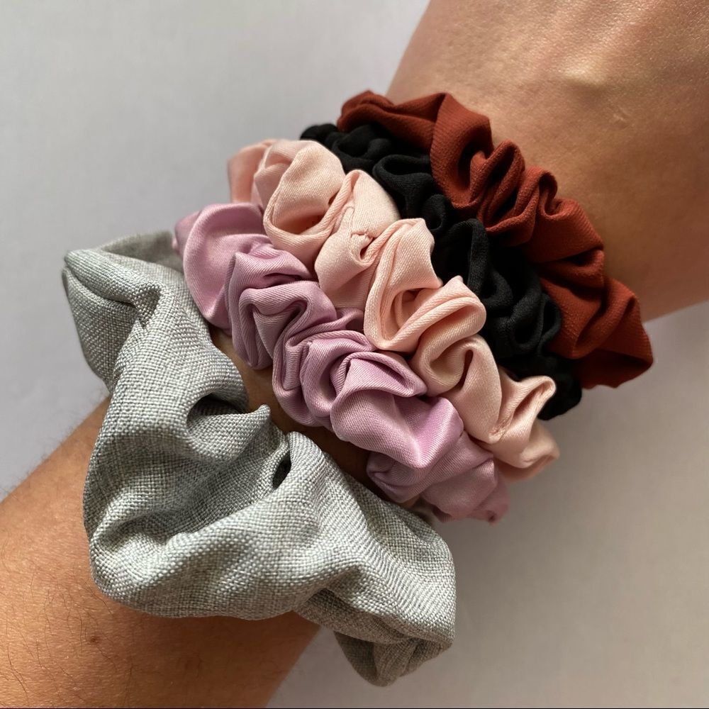 𝅺Set of 5 Scrunchies